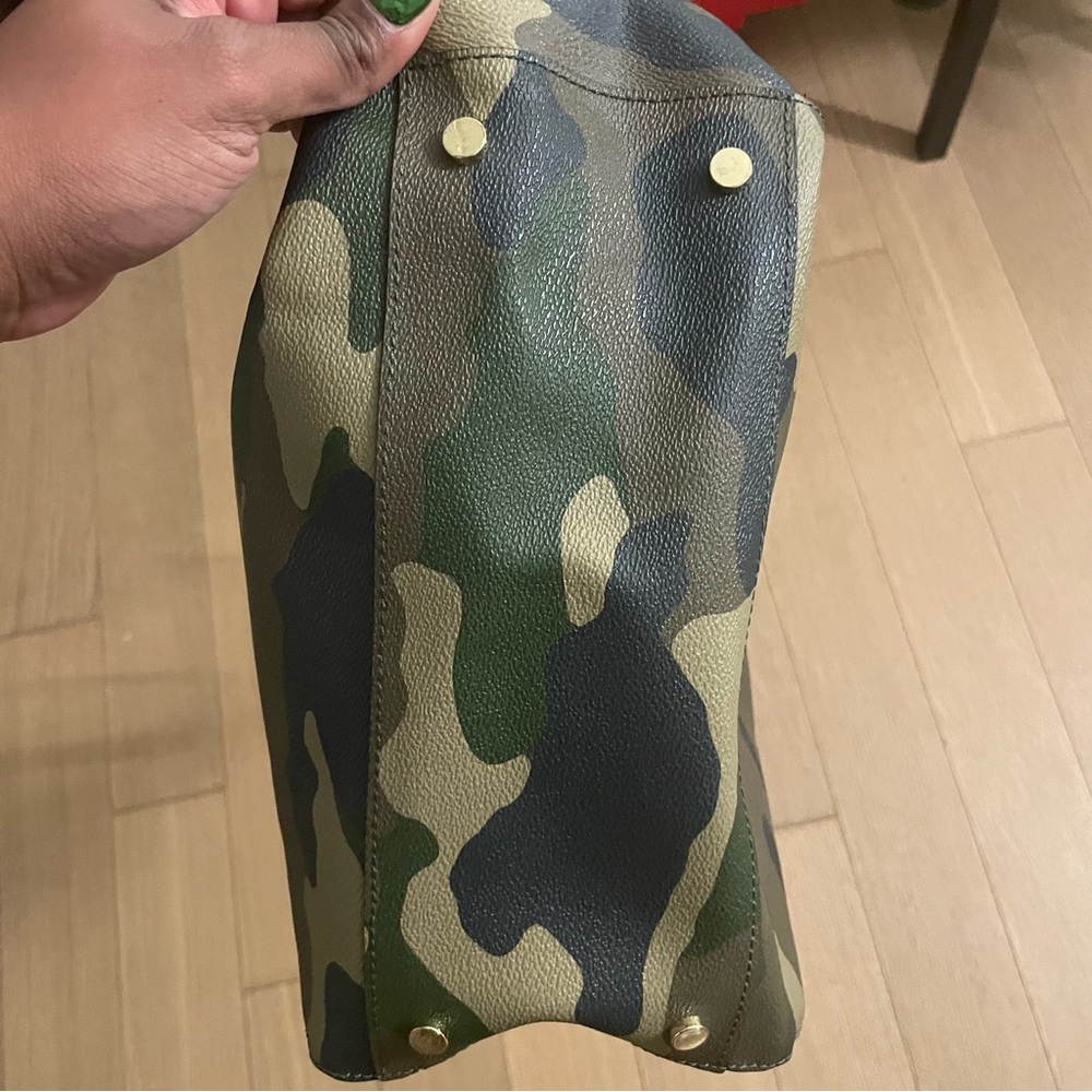 Banana Republic Ashbury Tote - Picture 6 of 6